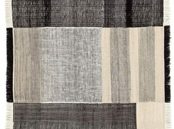 Tapis Tres de Nani Marquina, un tapis tressé aux motifs géométriques avec des couleurs plus neutres
